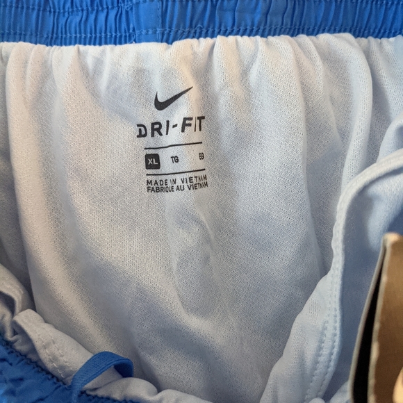 NWT girls Nike shorts XL - Picture 3 of 4